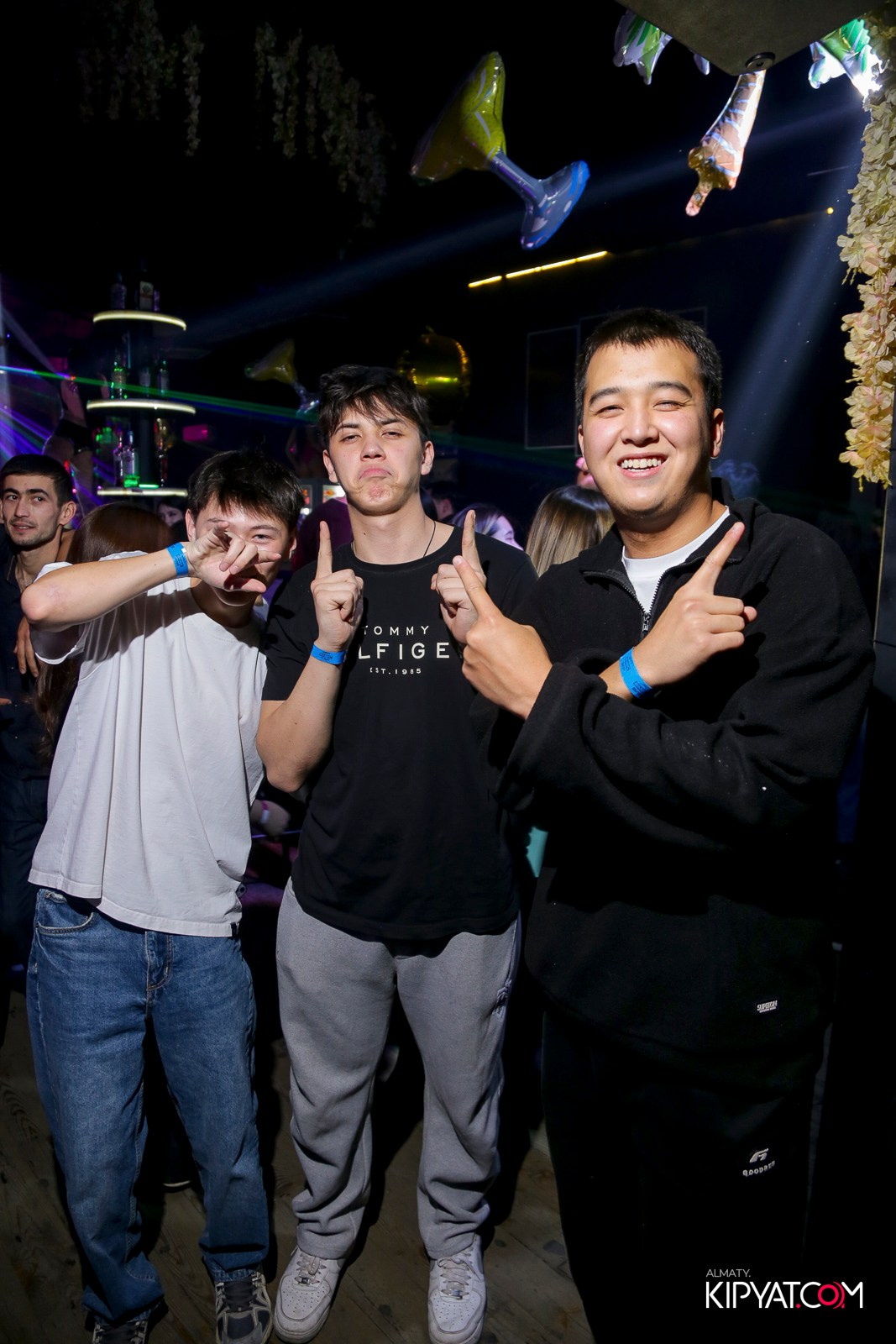 UYAT EMES BAR. КИПЯТКОМ АЛМАТЫ!