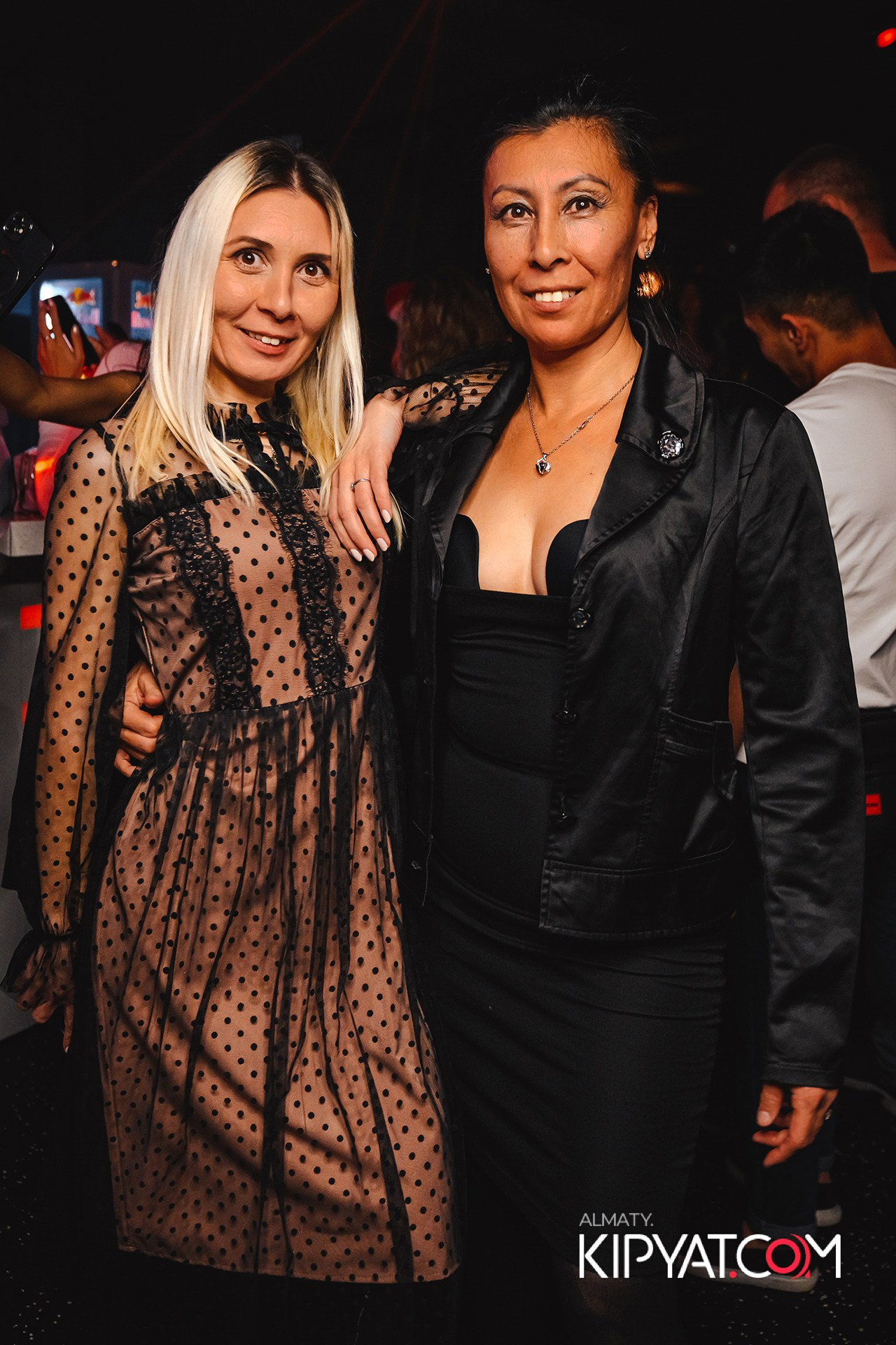 ВЫСТУПЛЕНИЕ ГРУППЫ ВИРУС SANTA BARBARA. КИПЯТКОМ АЛМАТЫ!