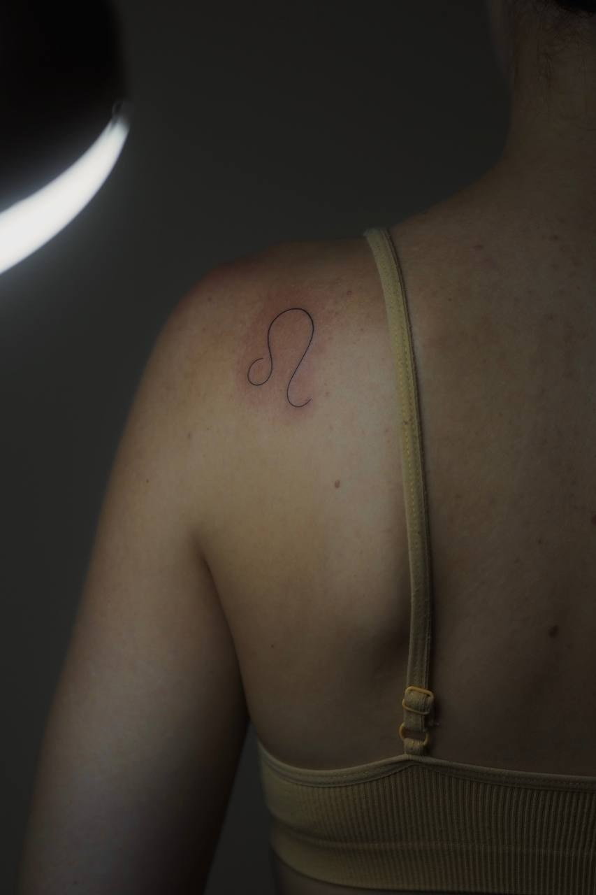 мини тату Москва, символ тату знак зодиака лев