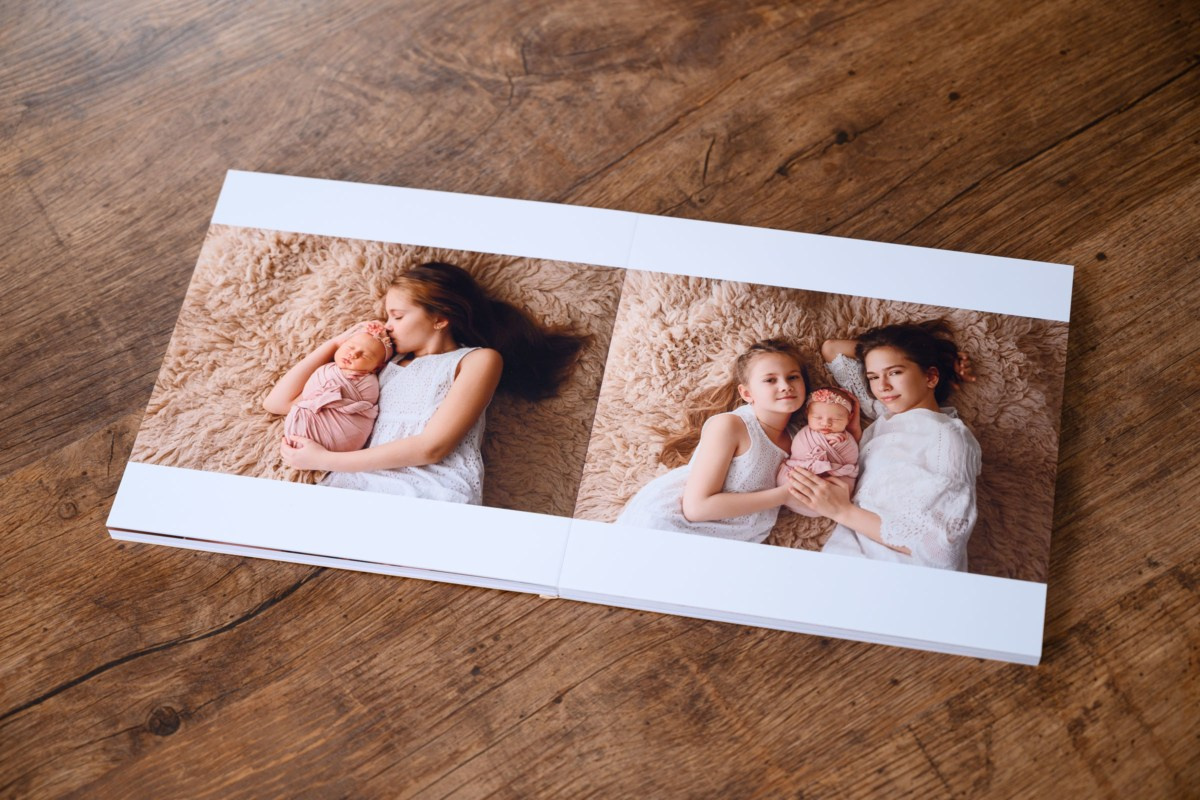 Обложка тонкая с тиснением, без твердой прослойки. Фотограф Евгения Мальцева, Архангельск