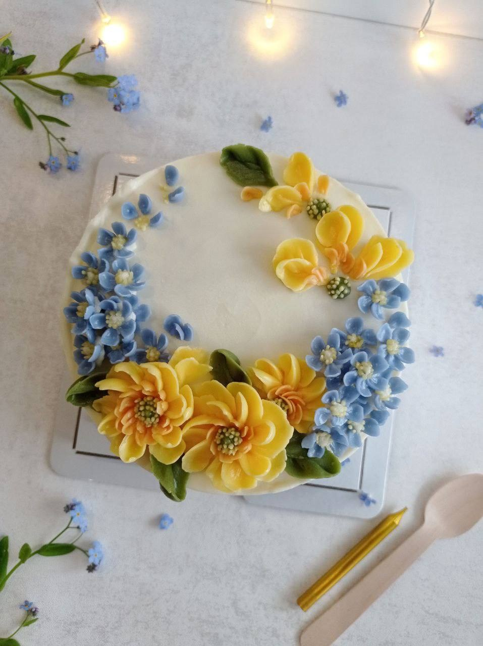 Работы учениц. Аникина Юлия / Кремовая флористика в корейской технике