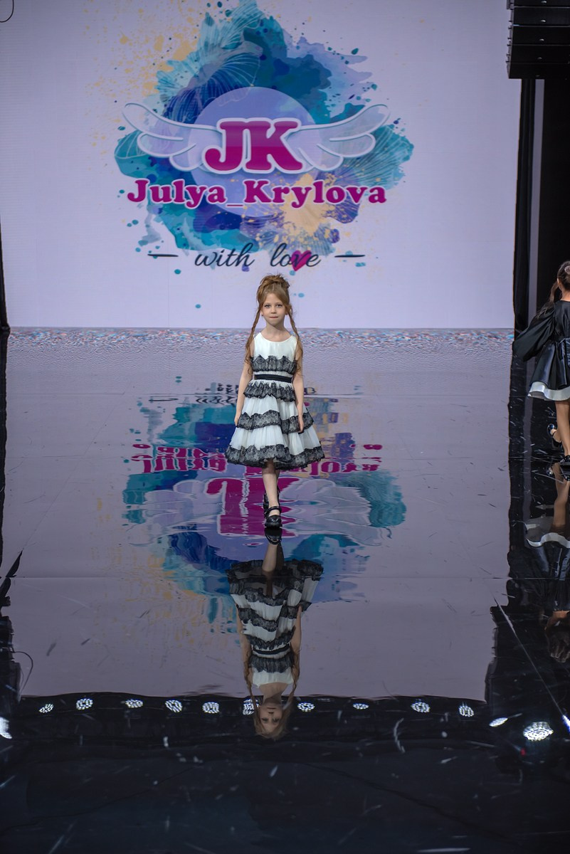 SochiFashionWeek2024 дизайнер Юлия Крылова. Семейный и коммерческий фотограф в Сочи Александр Бодунов