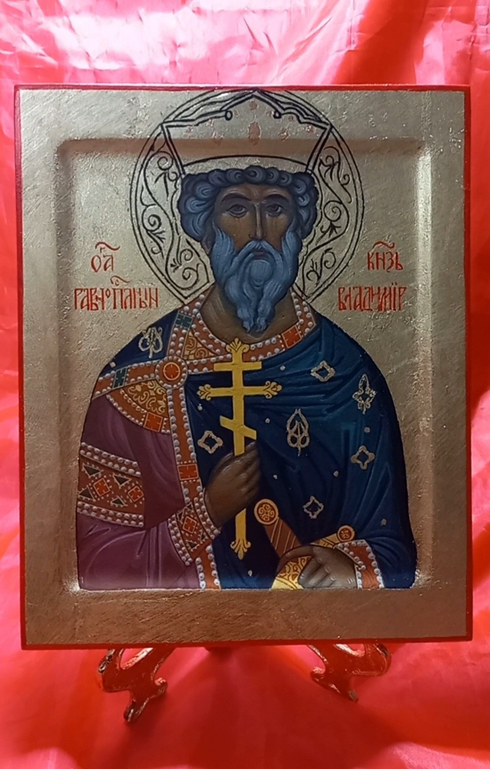 Икона Князь Владимир на золотой подставке.