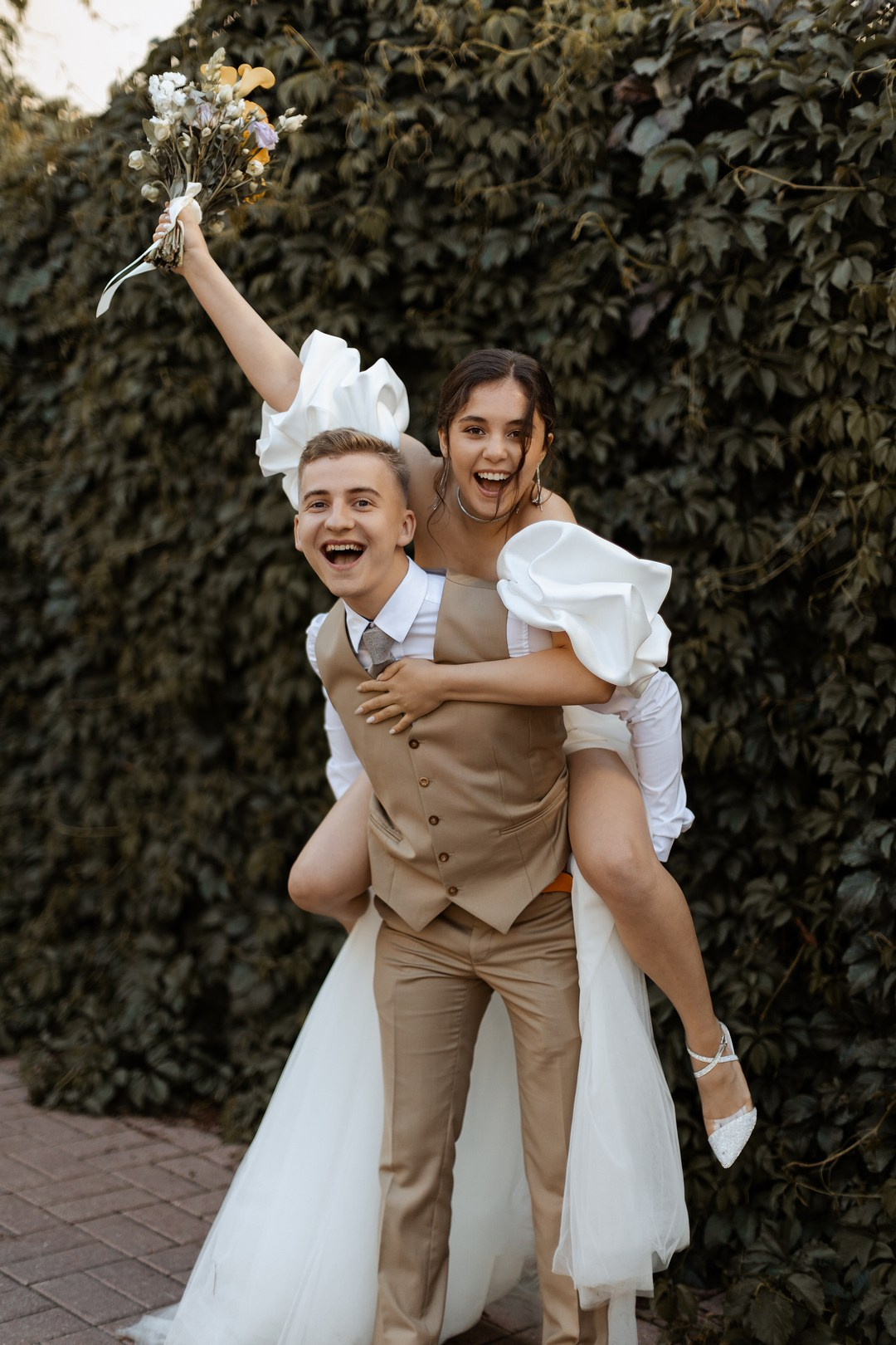  Свадебная фотография с влюбленной парой