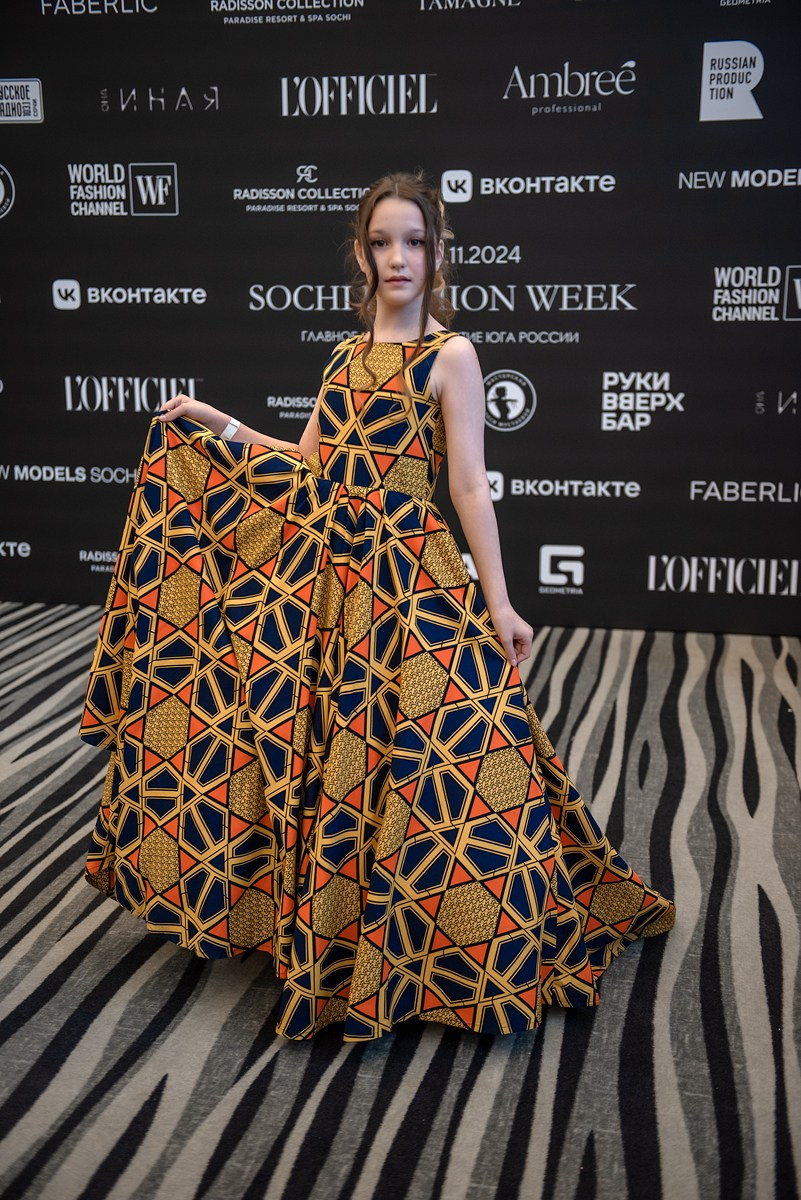SochiFashionWeek2024 дизайнер Юлия Крылова. Семейный и коммерческий фотограф в Сочи Александр Бодунов