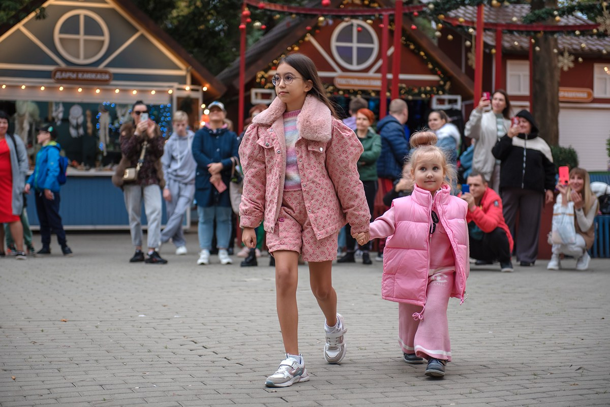Парк Ривьера дефиле HAPPYkids. Семейный и коммерческий фотограф в Сочи Александр Бодунов