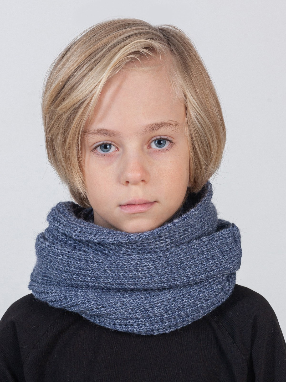 Фотосъёмка детских шарфов для валдберриз. Сборные фотосъёмки в Москве. фотосессии одежды.фотограф