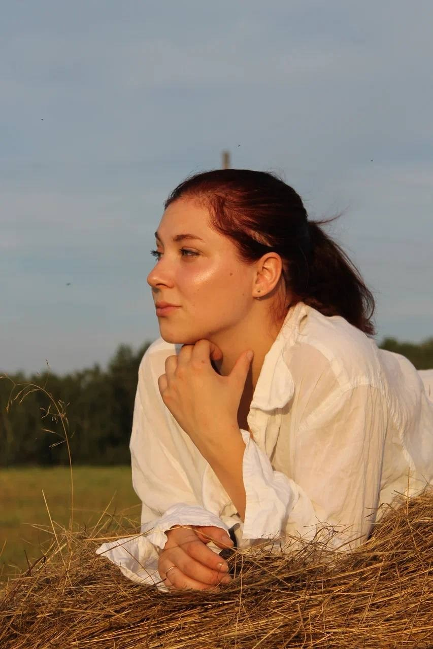 «Девушка и сено». Anastasiabraga.sheisart