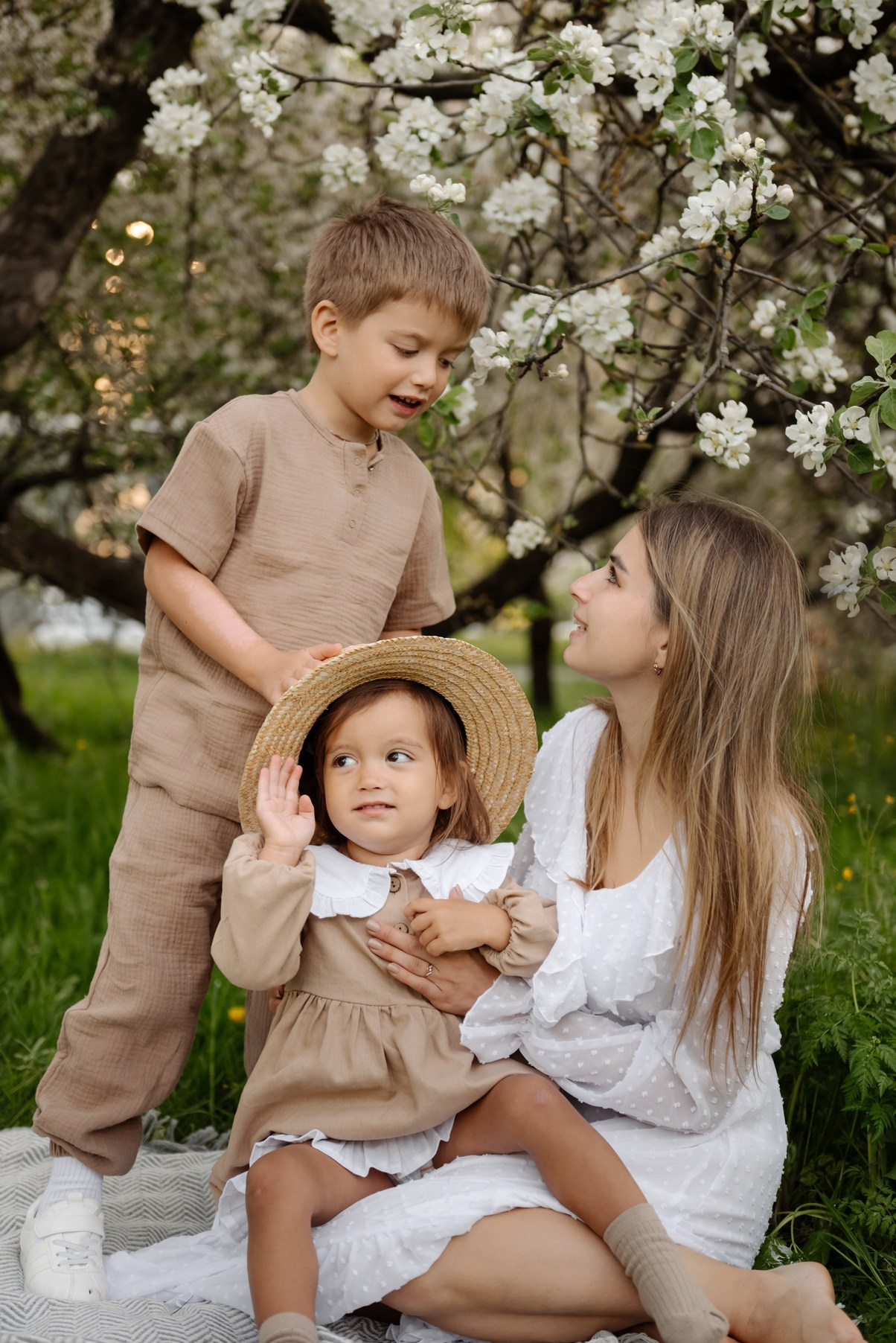 Фотосессия в яблонях. Свадебный и семейный фотограф в Санкт-Петербурге Елена Худякова