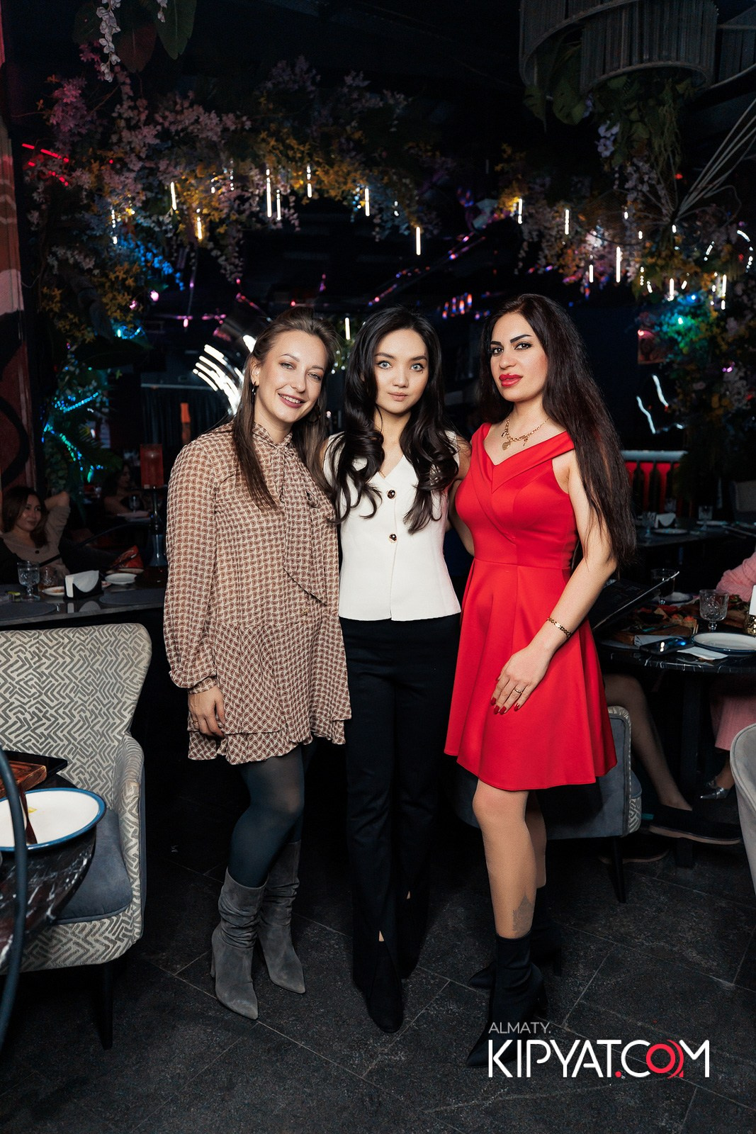 FRIENDS BAR & TERRACE. КИПЯТКОМ АЛМАТЫ!