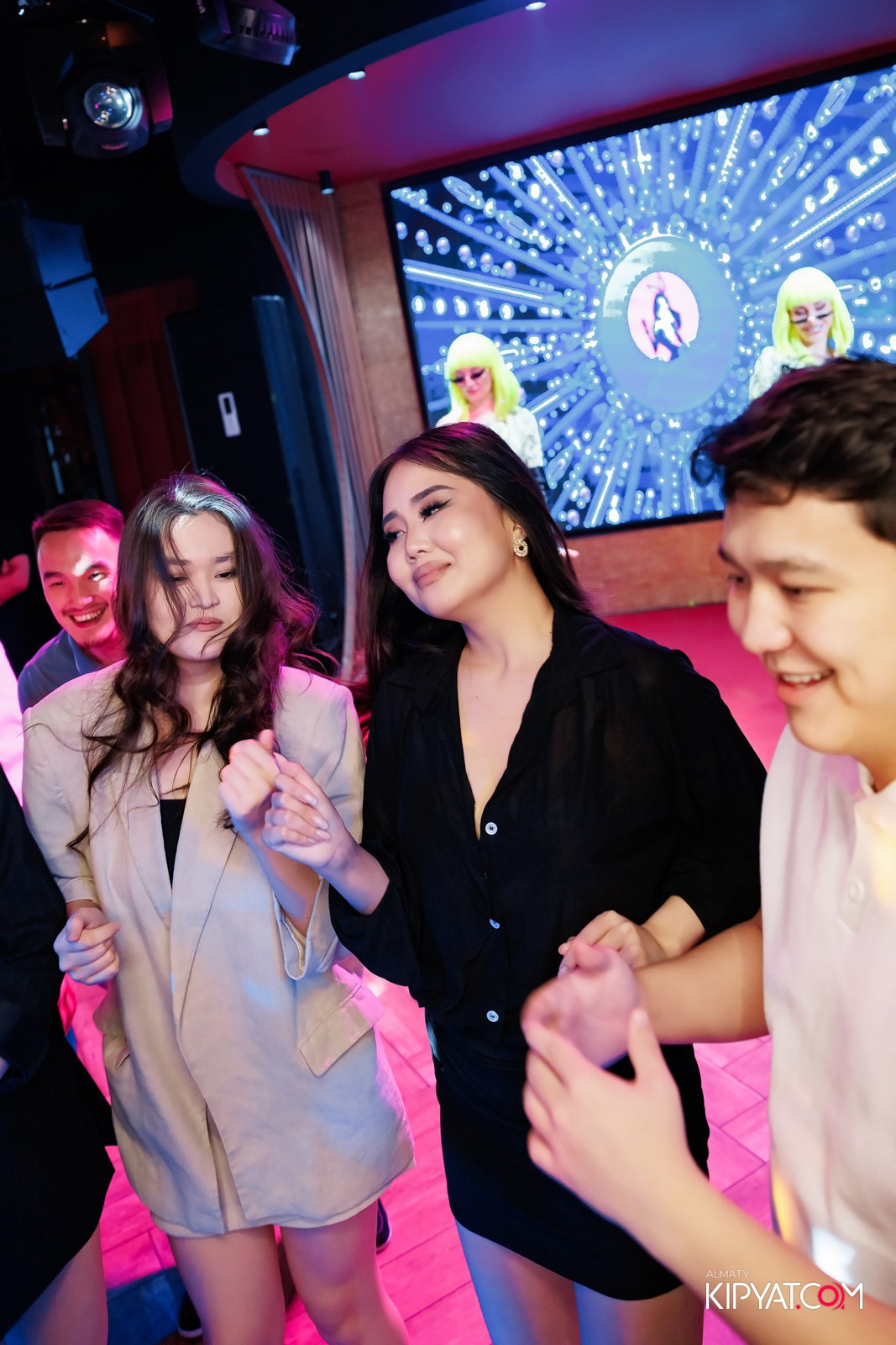 ЗАЯ, НА БИС. КИПЯТКОМ АЛМАТЫ!