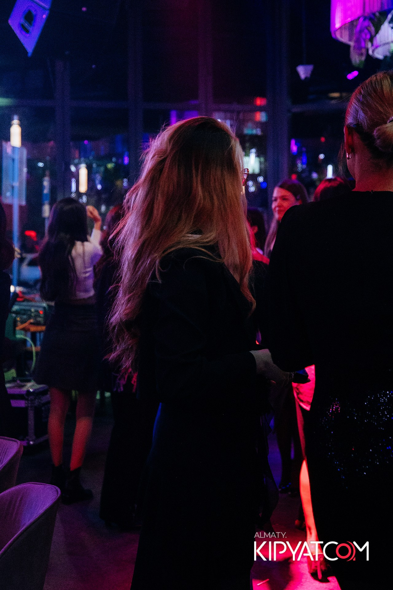 FRIENDS BAR & TERRACE. КИПЯТКОМ АЛМАТЫ!