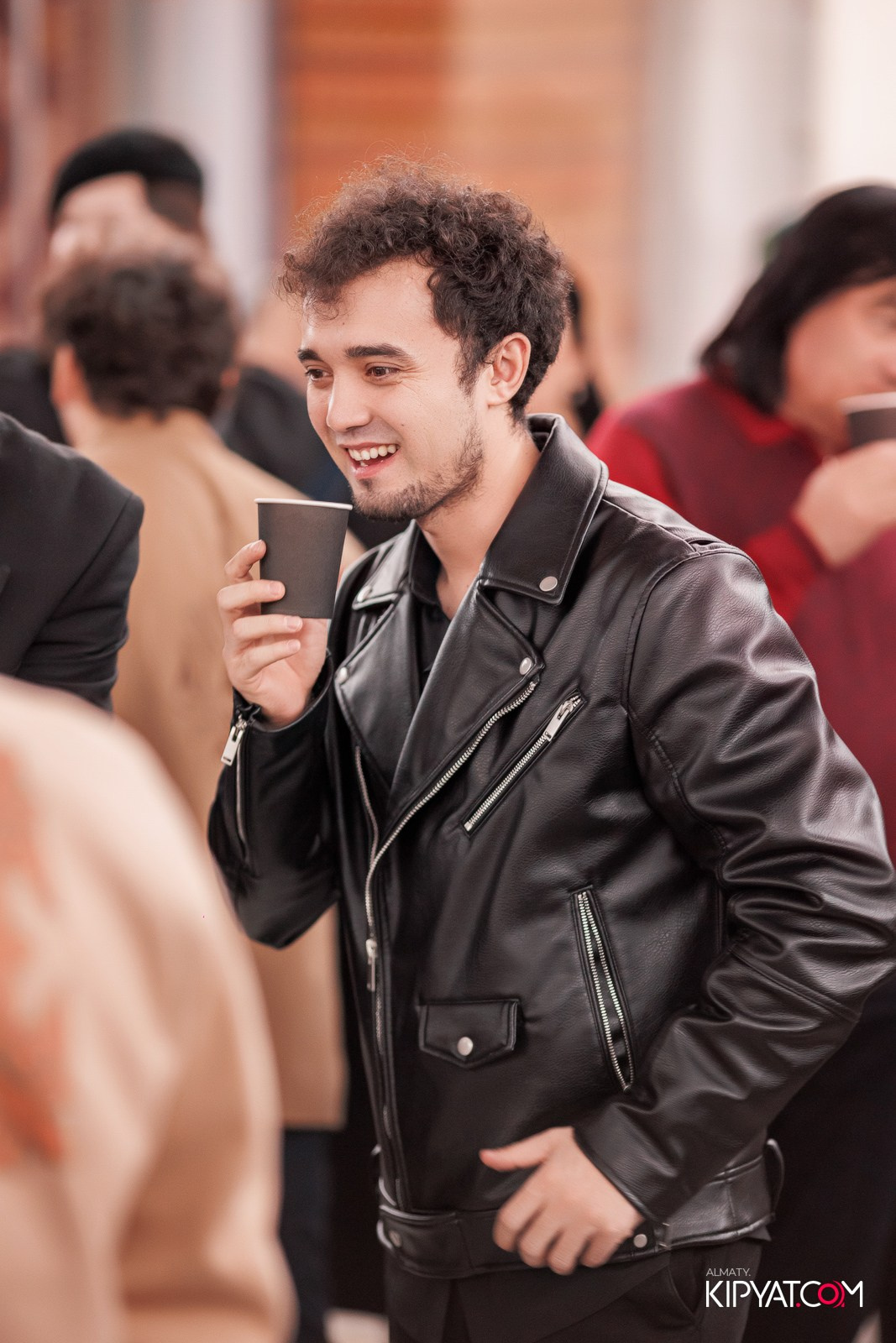 FASHION ПОКАЗ, КАЗАХСКОЙ НАЦИОНАЛЬНОЙ ОДЕЖДЫ. КИПЯТКОМ АЛМАТЫ!