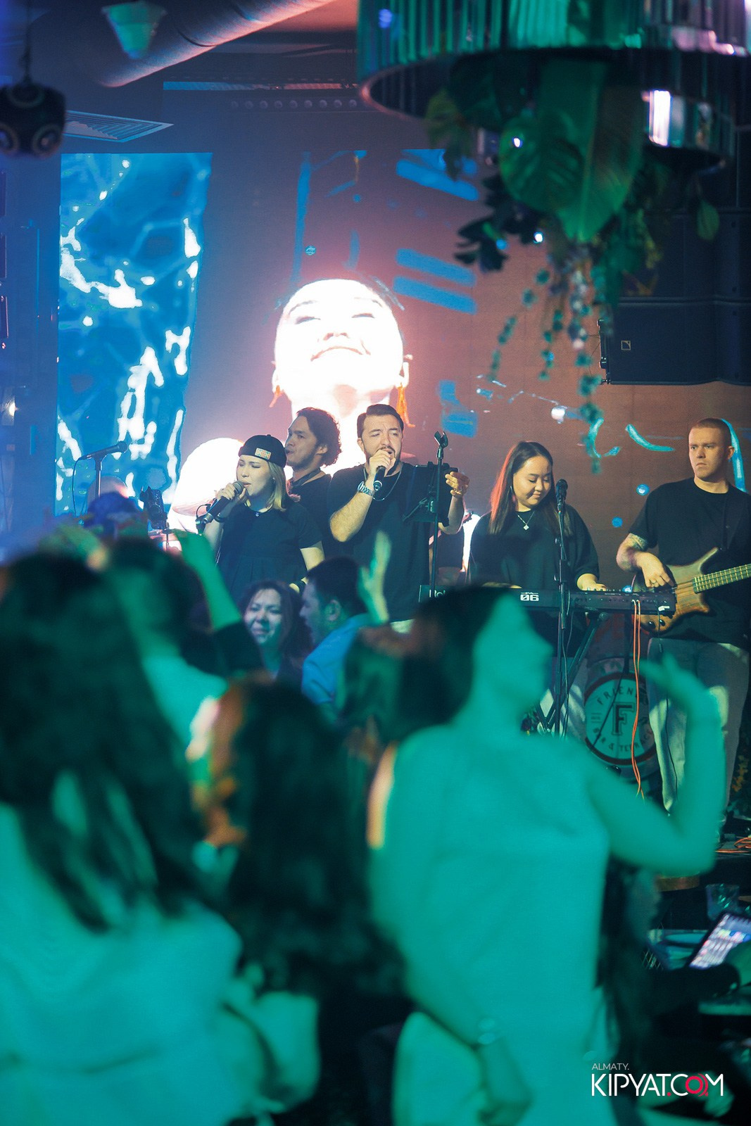 FRIENDS BAR & TERRACE. КИПЯТКОМ АЛМАТЫ!