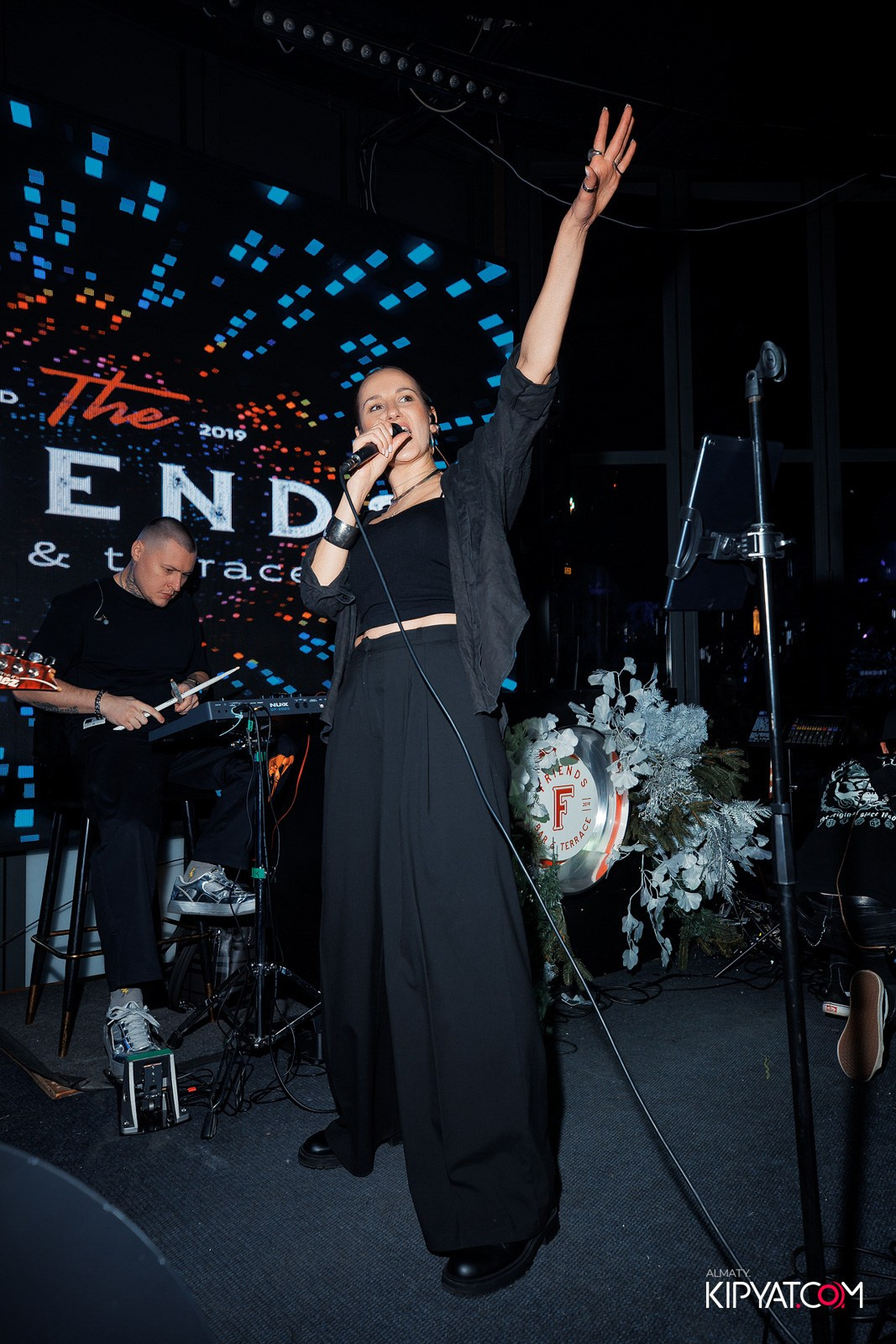 FRIENDS BAR & TERRAACE. КИПЯТКОМ АЛМАТЫ!