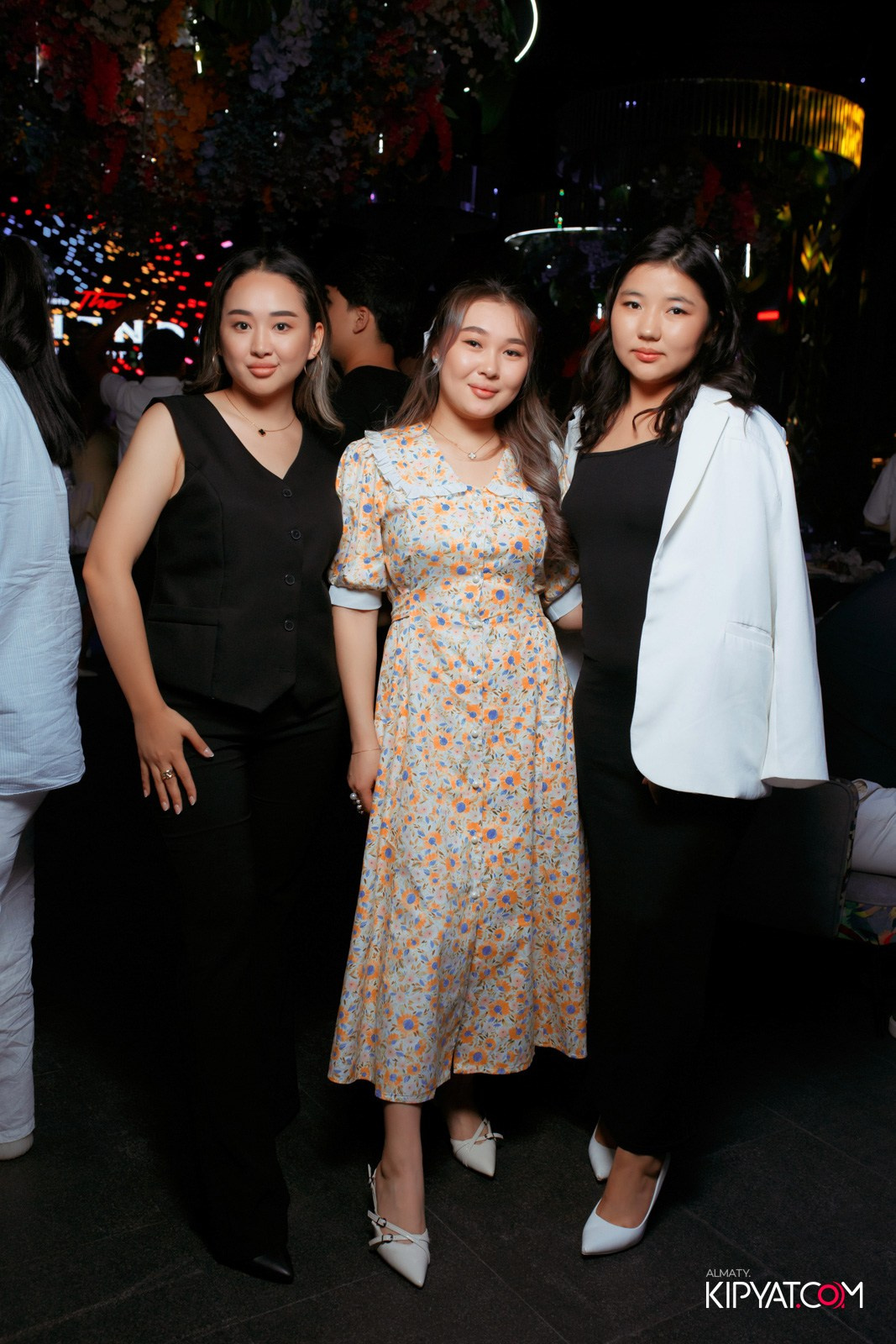 FRIENDS BAR & TERRACE. КИПЯТКОМ АЛМАТЫ!