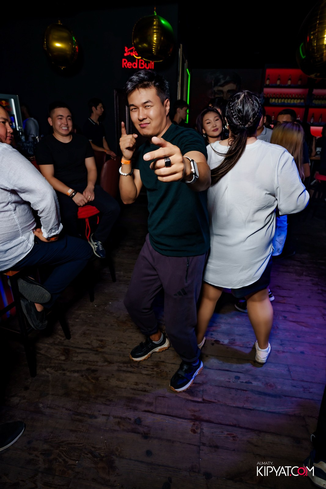 UYAT EMES BAR. КИПЯТКОМ АЛМАТЫ!