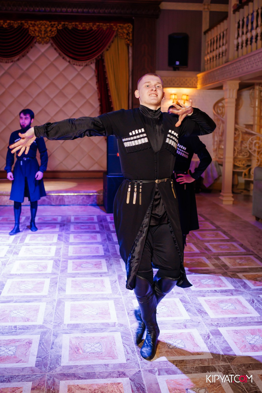 РЕСТОРАН ALAZANI. КИПЯТКОМ АЛМАТЫ!