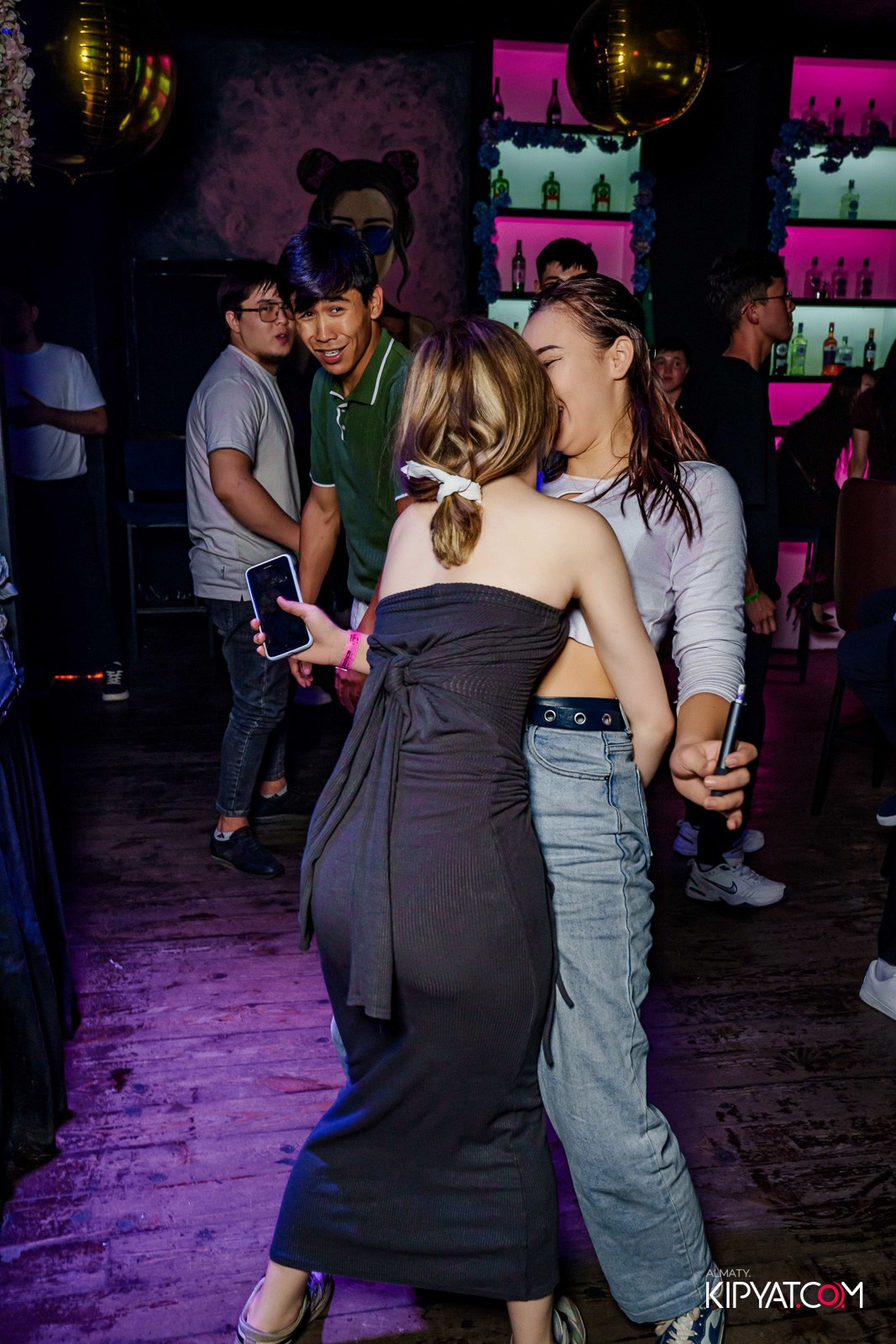 UYAT EMES BAR. КИПЯТКОМ АЛМАТЫ!