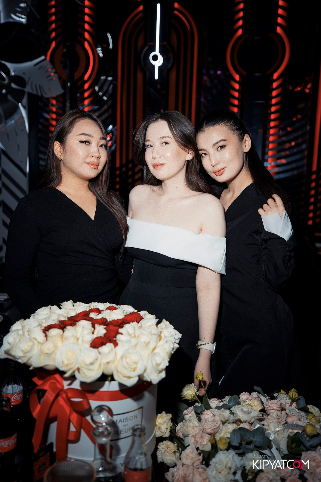 FRIENDS BAR & TERRACE. КИПЯТКОМ АЛМАТЫ! Фотосъемка мероприятий в Алматы