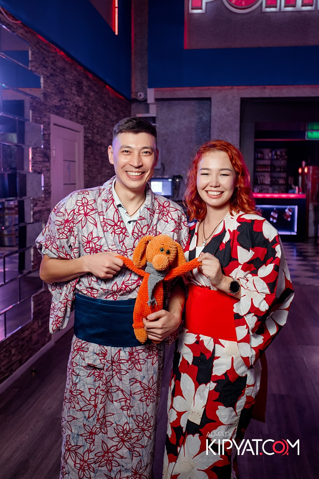 КАРАОКЕ-БАР РОЯЛЬ НА НУРМАКОВА. КИПЯТКОМ АЛМАТЫ!