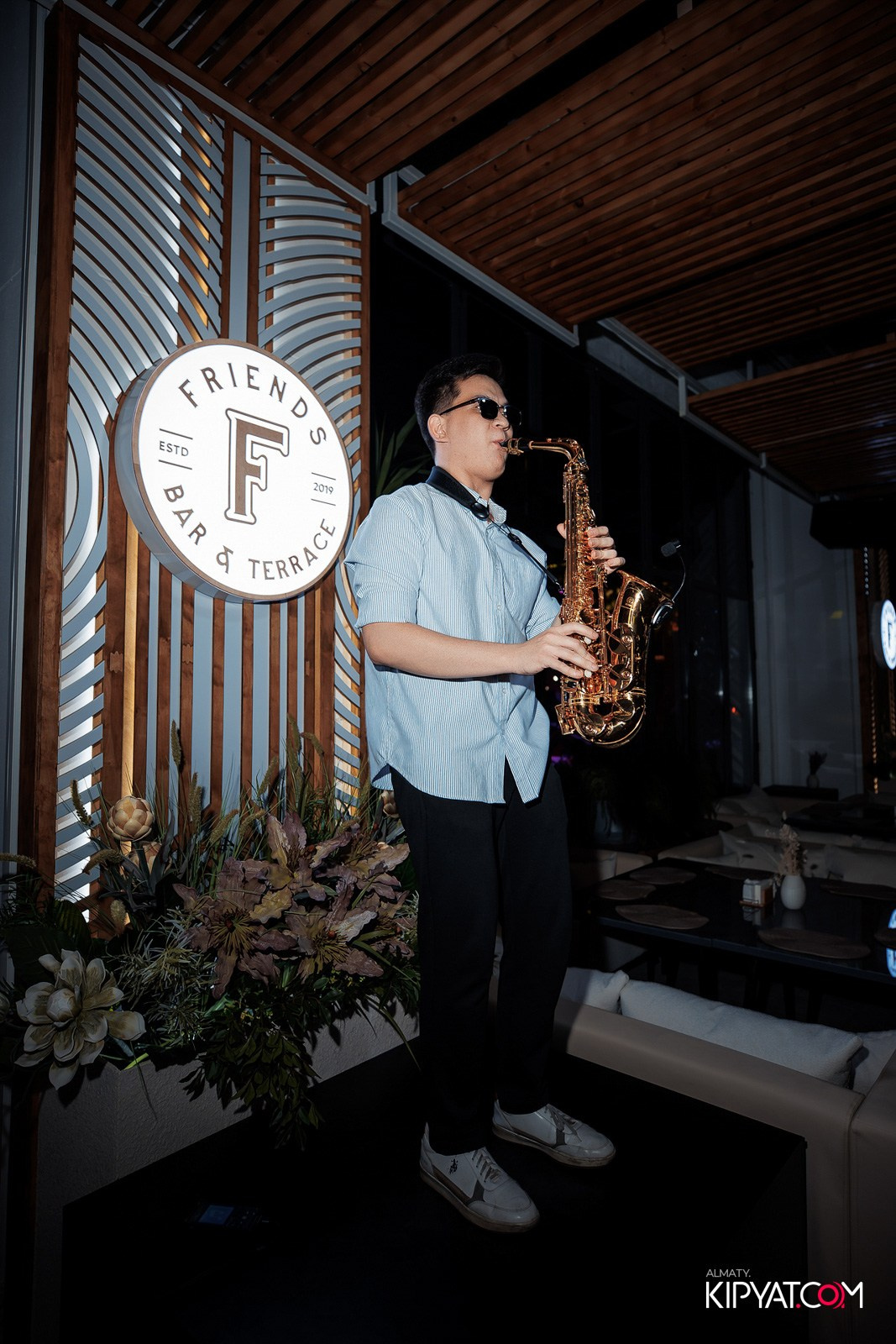 FRIENDS BAR & TERRACE. КИПЯТКОМ АЛМАТЫ!