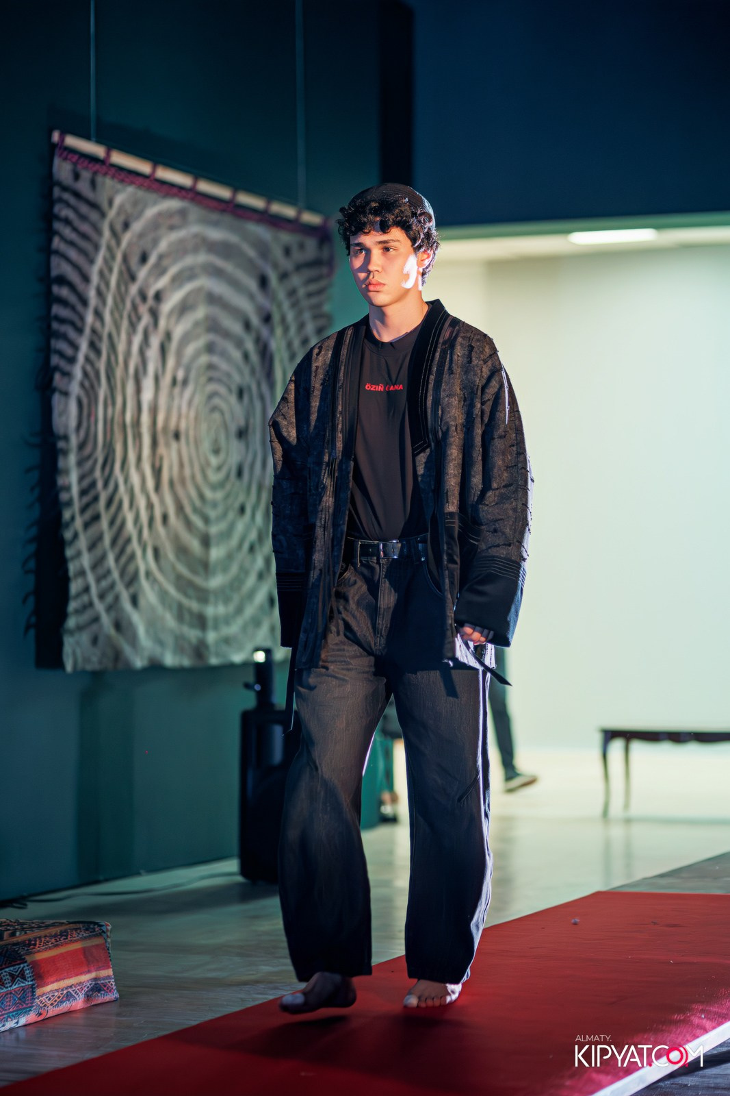 FASHION ПОКАЗ, КАЗАХСКОЙ НАЦИОНАЛЬНОЙ ОДЕЖДЫ. КИПЯТКОМ АЛМАТЫ!