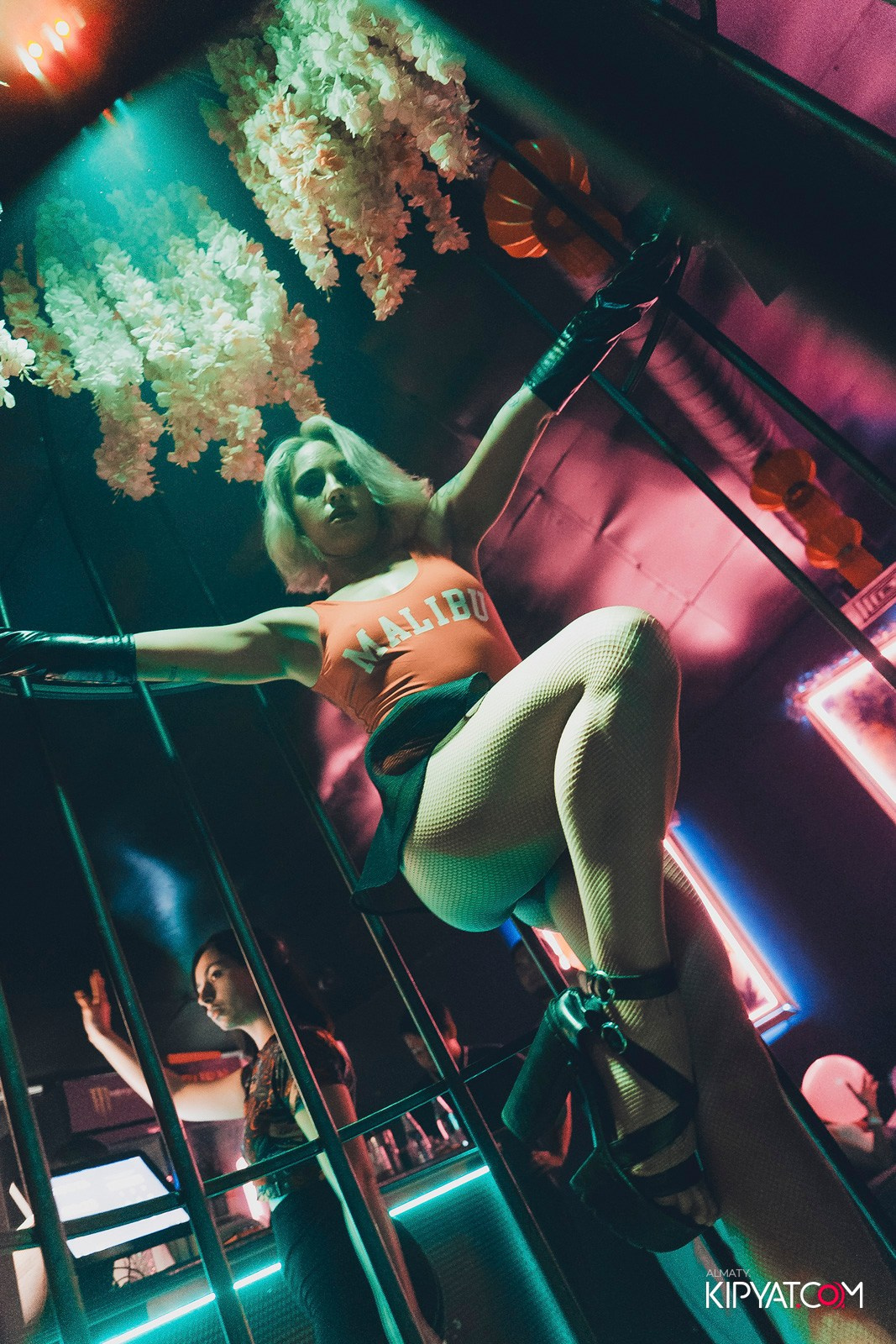 UYAT EMES BAR. КИПЯТКОМ АЛМАТЫ!