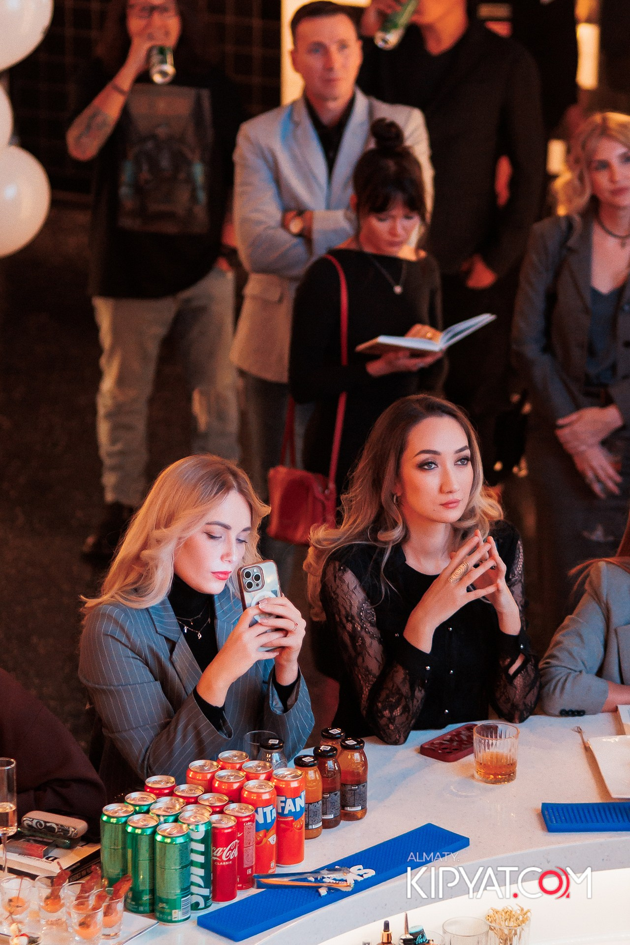 ПРЕЗЕНТАЦИЯ КНИГИ ВИКТОРА ЕЛИСЕЕВА. КИПЯТКОМ АЛМАТЫ!