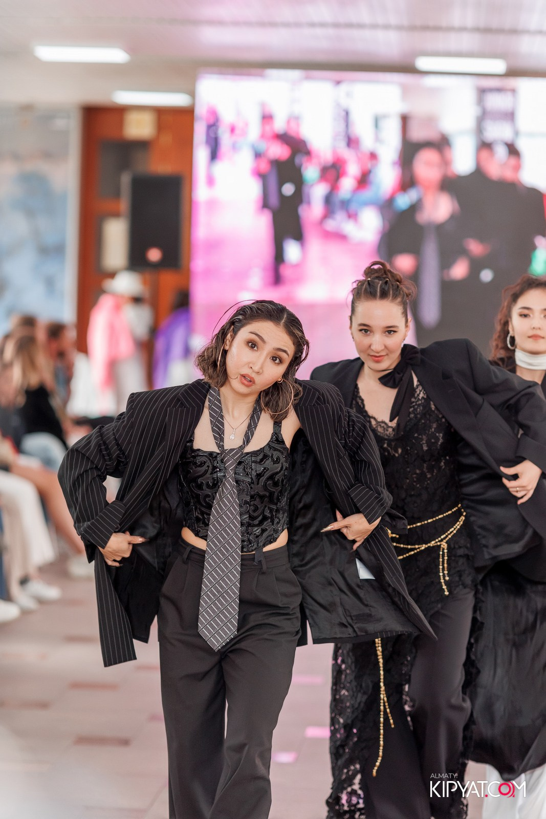 JUNIOR FASHION SHOW. КИПЯТКОМ АЛМАТЫ!