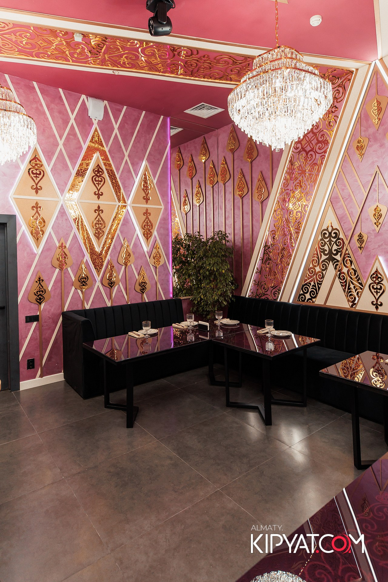 MOOD KARAOKE & TERRACE. КИПЯТКОМ АЛМАТЫ!