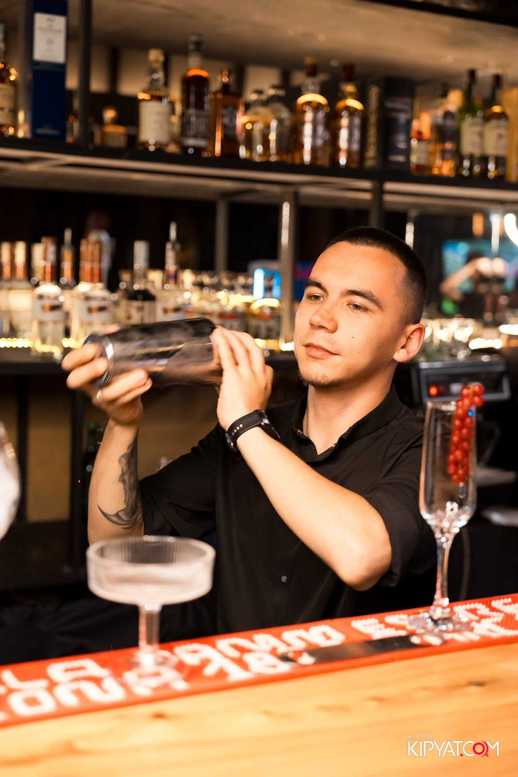 THE ESTATE КАРАОКЕ 1 ГОД. КИПЯТКОМ АЛМАТЫ!