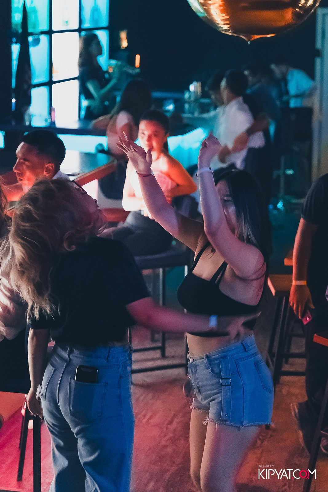 UYAT EMES BAR. КИПЯТКОМ АЛМАТЫ!