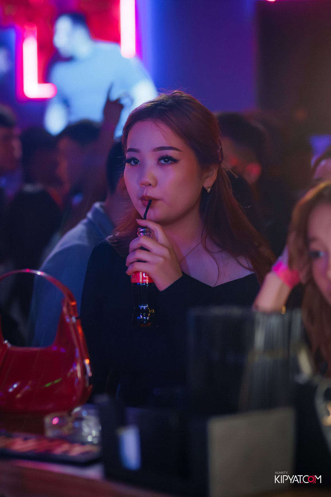 UYAT EMES BAR. КИПЯТКОМ АЛМАТЫ!