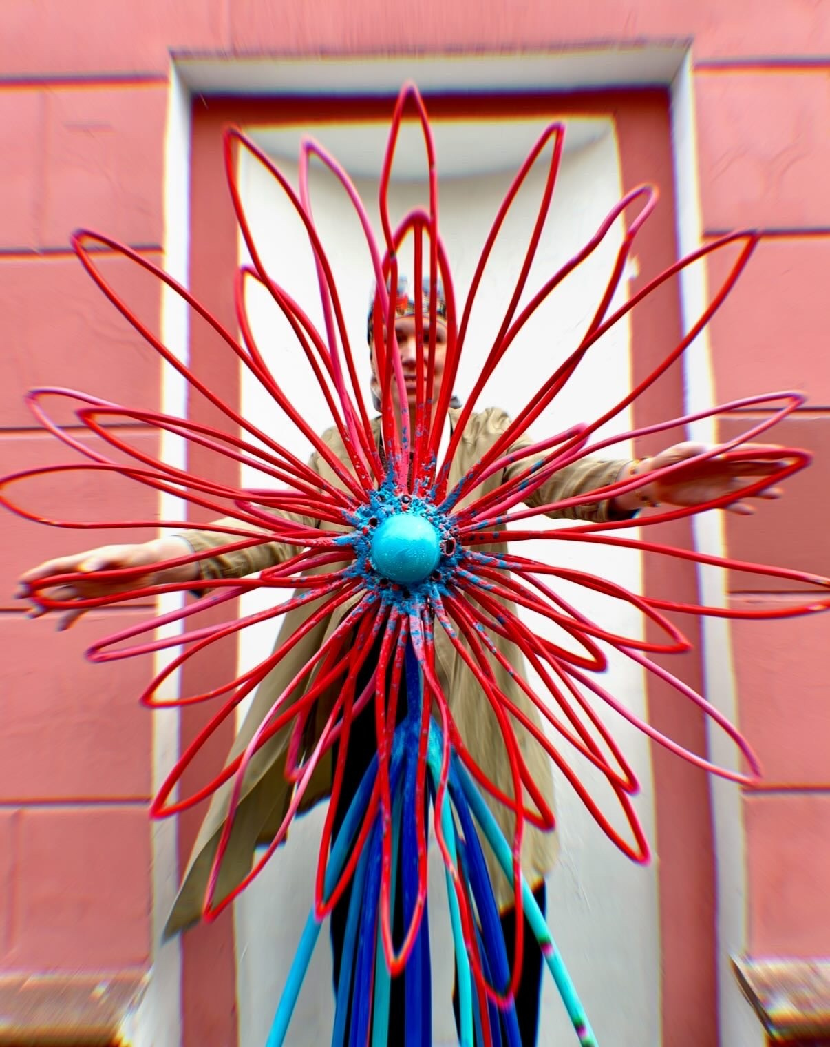 Астра_Полярный рацвет / Россия / Мурманск / ул. Ленина 5 / 2025. Художник — скульптор Антонина Фатхуллина