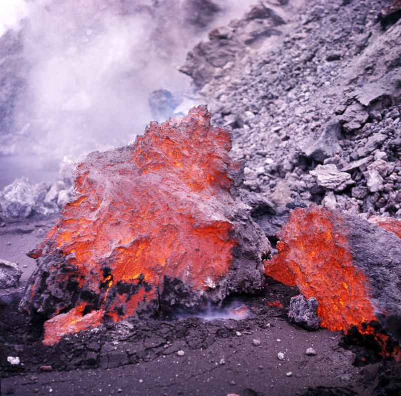 Раскаленные вулканические бомбы