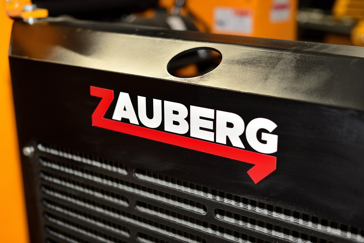 Центр технического обслуживания. Фотограф Сергей Сергеев