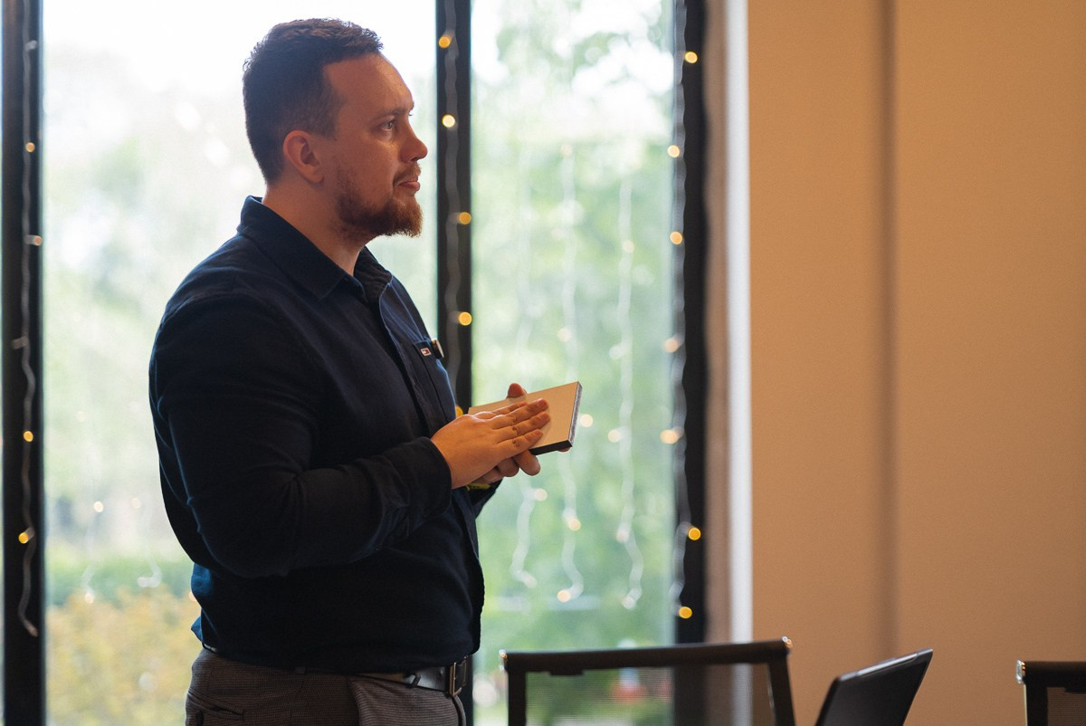 Презентация от Алексея Мурина: официального представителя брендов Slotex, Eterno, Greenlam, Duropal, Fundermax, Sensola и Abet Laminati. ВУД ТВОРЕЦ мебельная фабрика|ТВОРЕЦ студия мебели