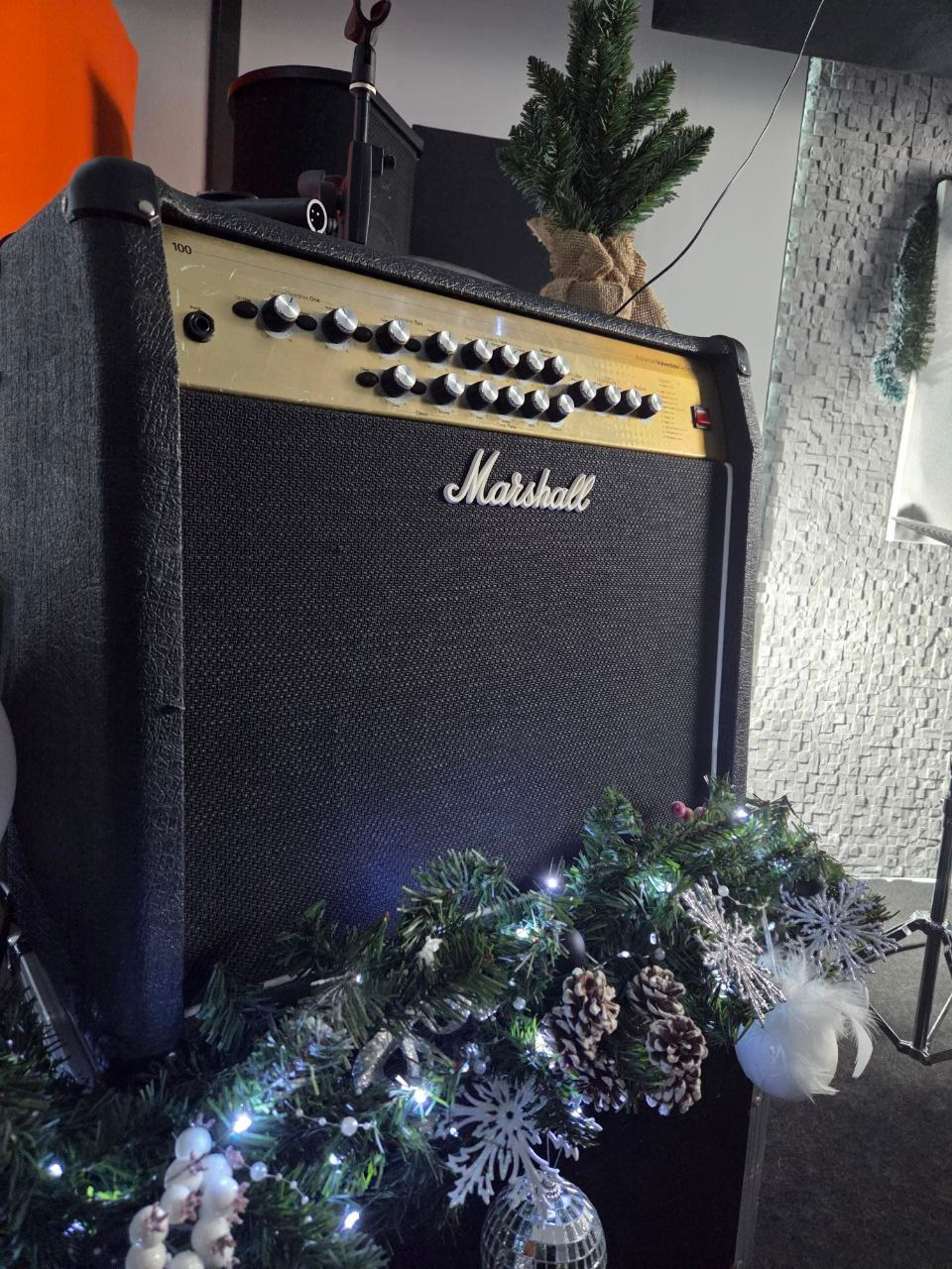 Уроки гитары. Джемс! Музыкальная школа в Туле | Jem's studio