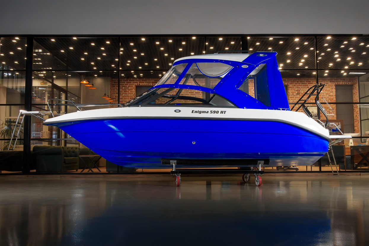 Катер Enigma 590HT. Фотограф в Москве Денис Курашев