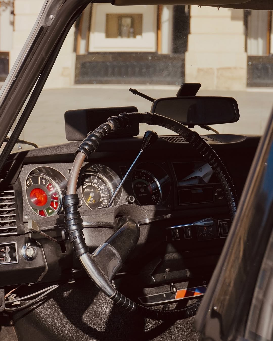 Old car. Director — Photo & Video Paris