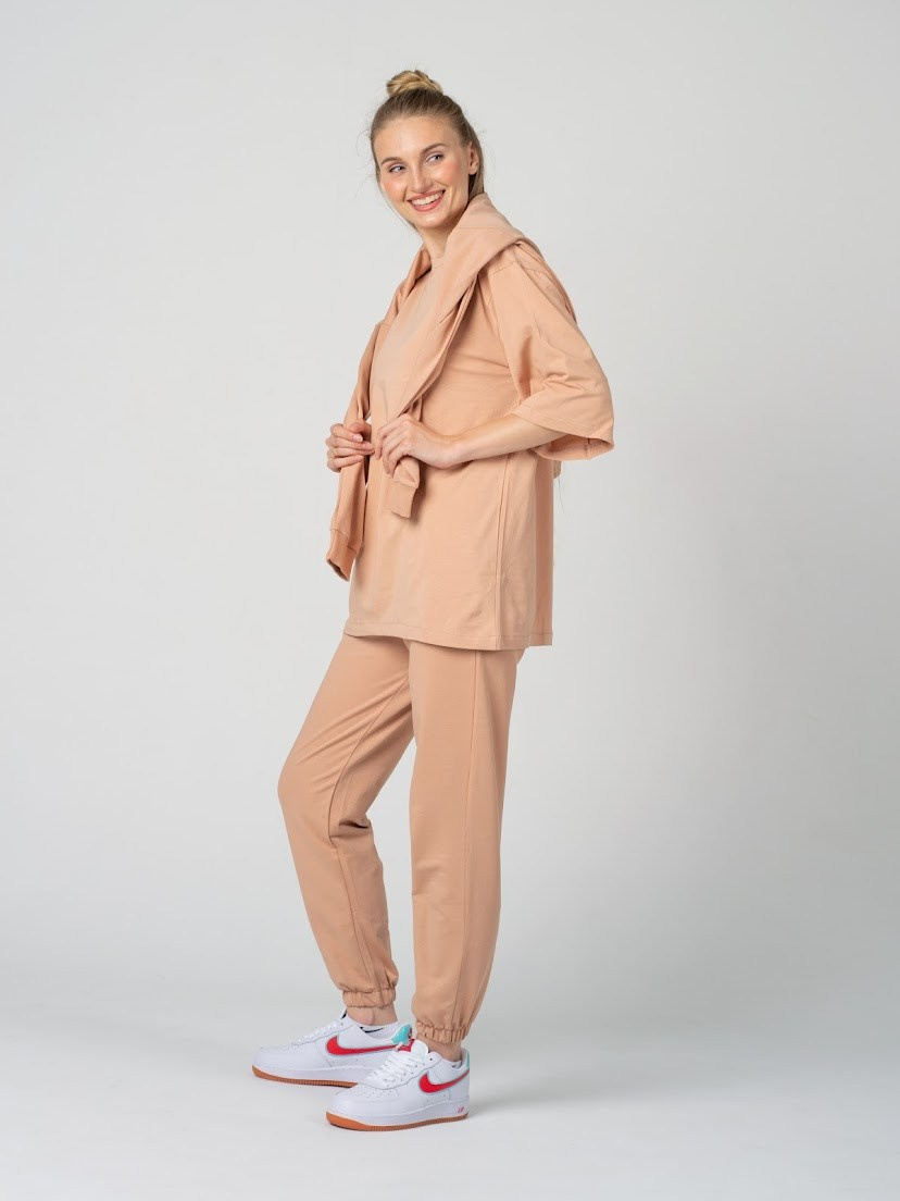 Екатерина, 42-44, 174 рост. KED Production — продакшн из СПб. Создаём фото, видео и контент, который помогает брендам и селлерам продавать больше