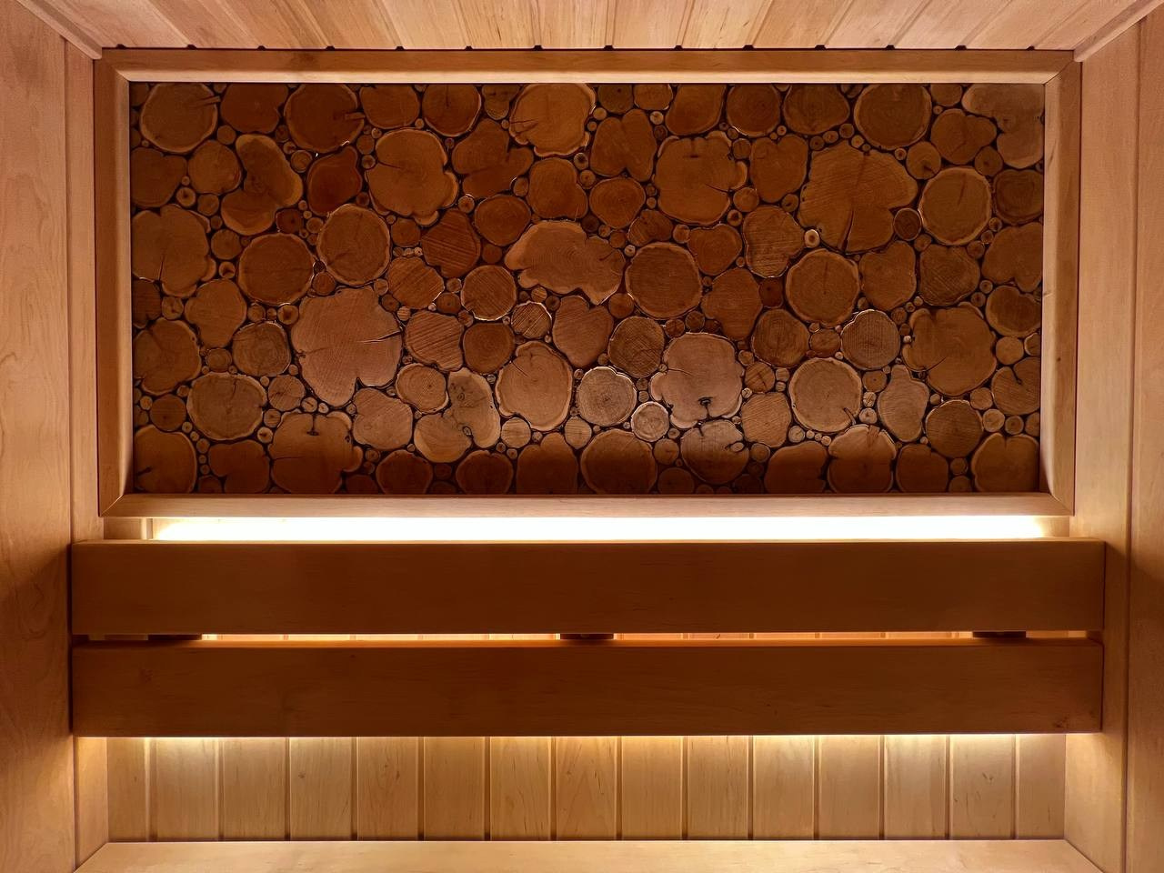 Уютная сауна на Петроградке из белорусской ольхи с можжевеловым панно, винтажными светильниками и паром от Harvia Cilindro. SaunaTopMasters