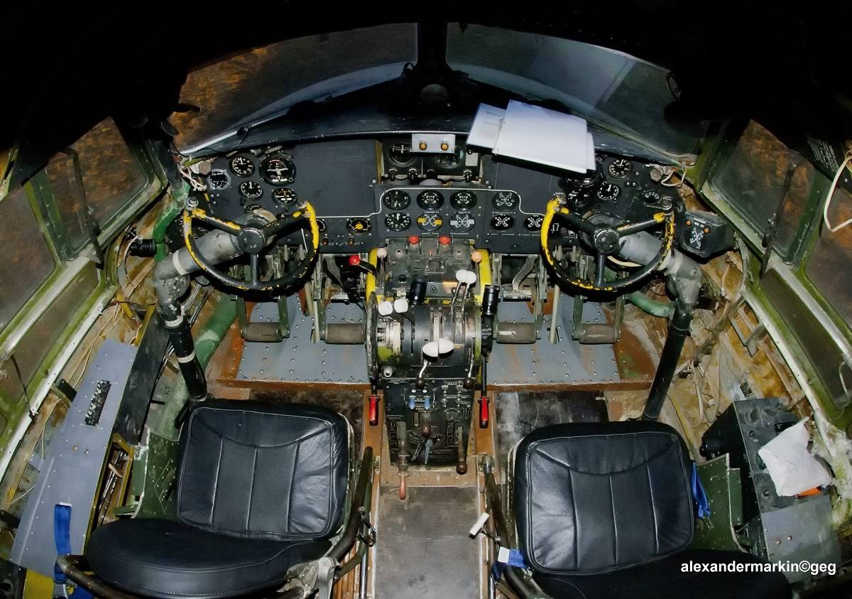 Ил-14Т «Голубая Мечта». Фотоальбом показывающий увлекательный мир авиации и мир медведей Андрея Иванова