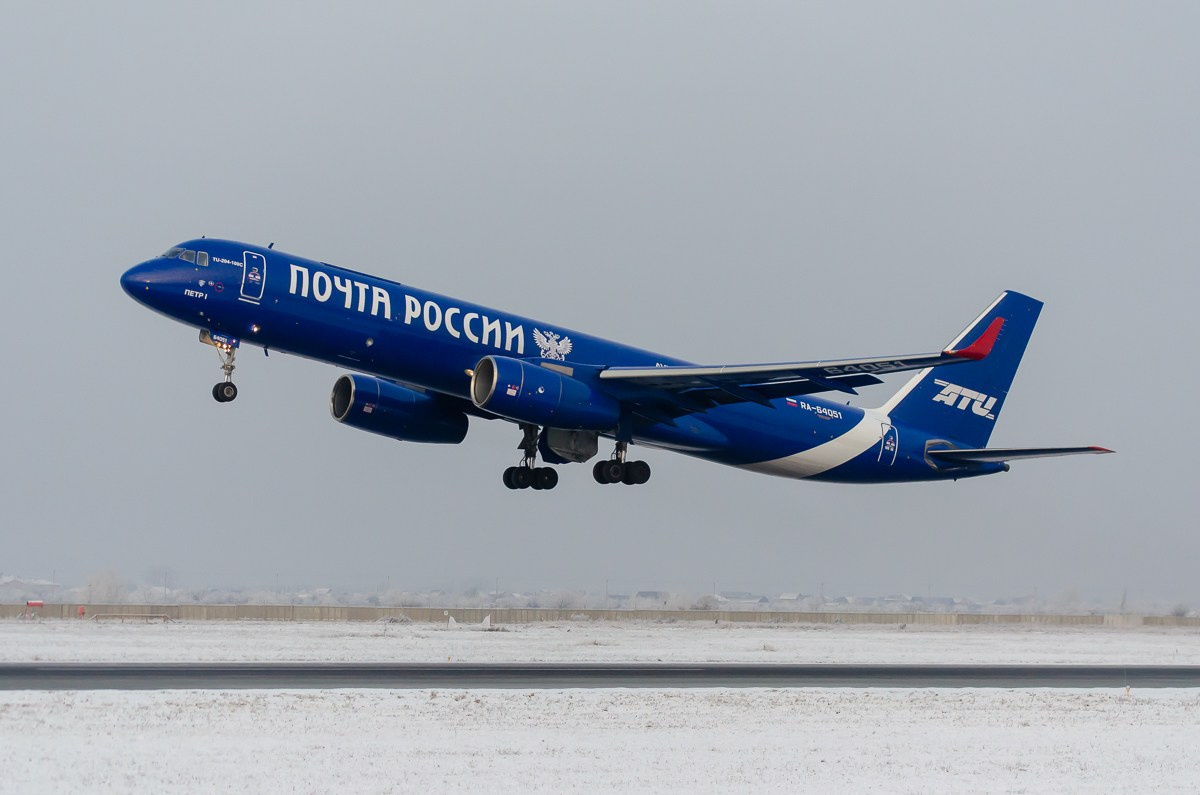 Самолет Ту-204С(Е) RA-64051 авиакомпании  "Авиастар-Ту" взлет из аэропорта г. Абакан с известным в узких кругах пилотом - Владимиром Корниловым.