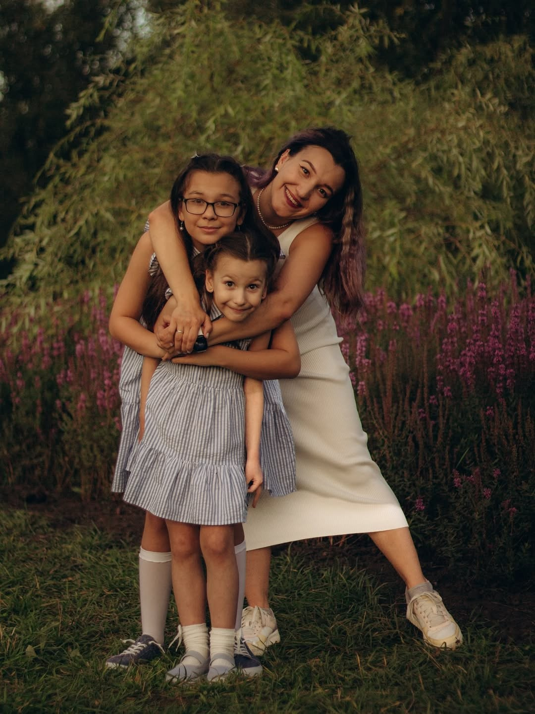 Счастливая семья на прогулке в парке, Новосибирск