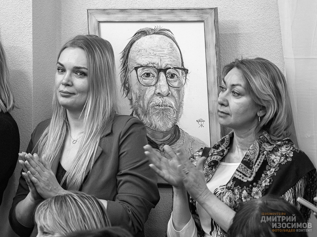 Открытие выставки Олега Яхнина