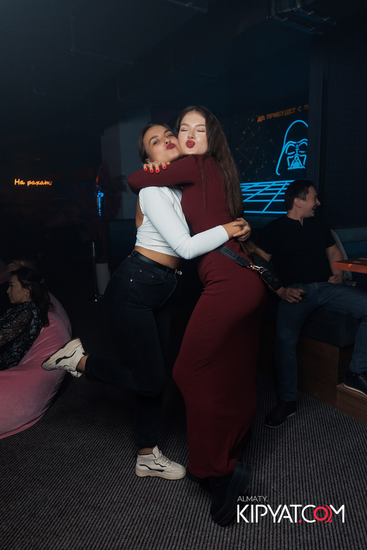 КОНЦЕРТ ГРУППЫ HIFI SANTA BARBARA. КИПЯТКОМ АЛМАТЫ!