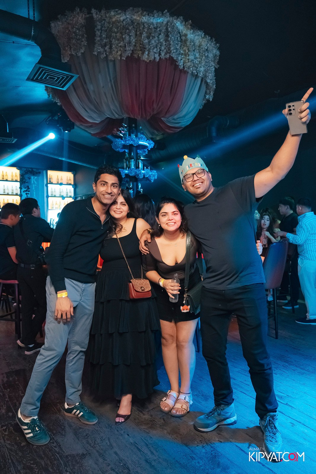 UYAT EMES BAR. КИПЯТКОМ АЛМАТЫ!