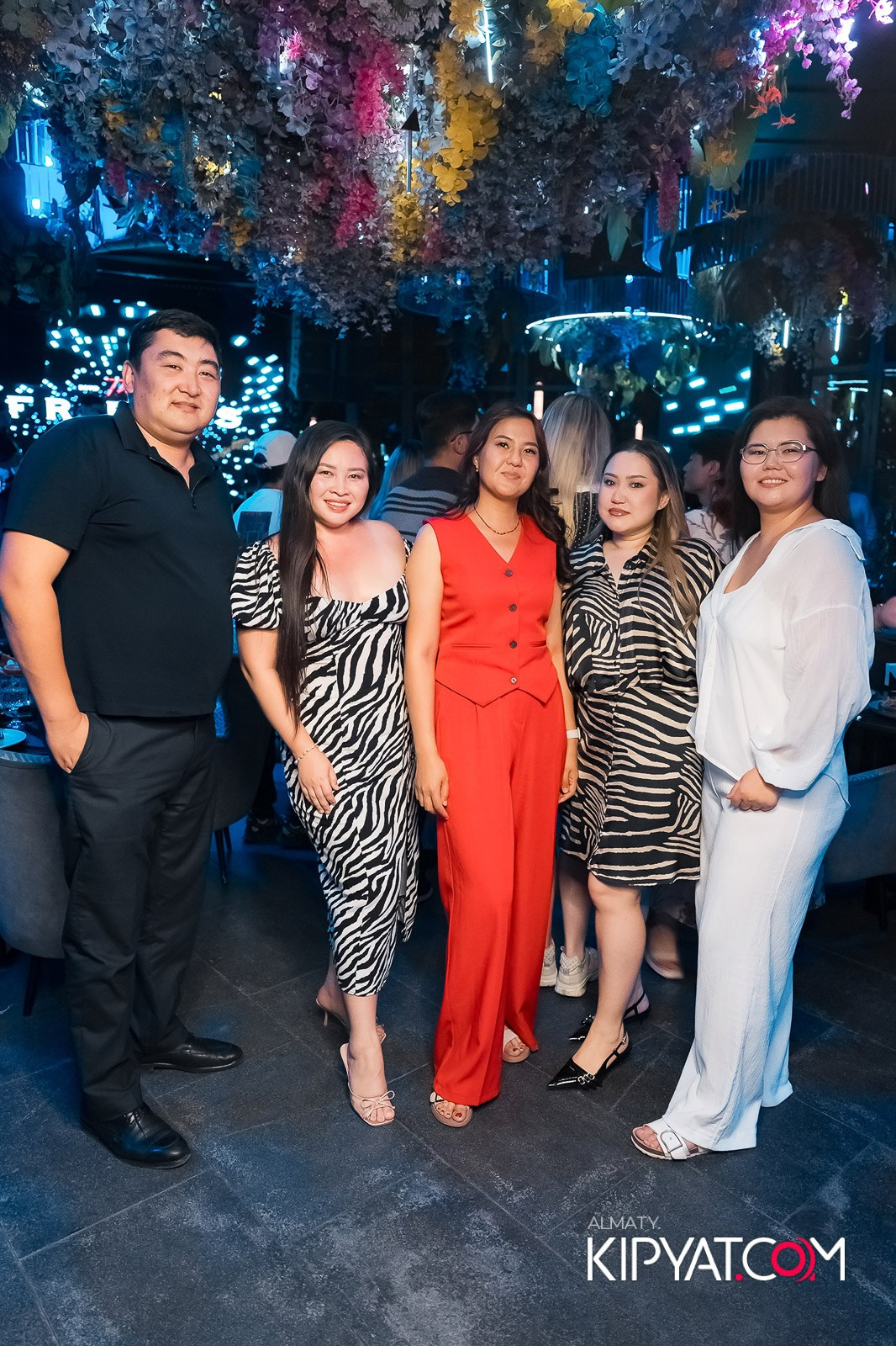 FRIENDS BAR & TERRACE. КИПЯТКОМ АЛМАТЫ!